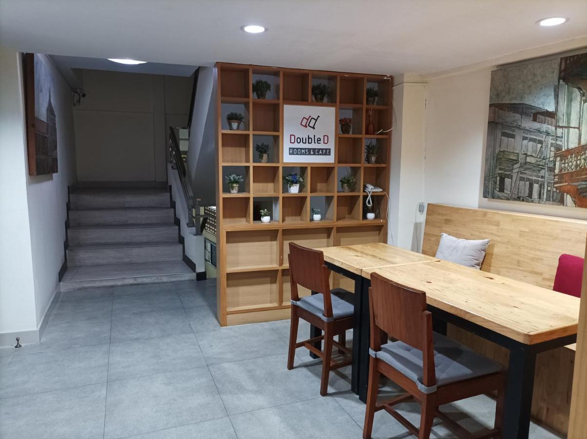 Double D Rooms & Cafe Bangkok Dış mekan fotoğraf